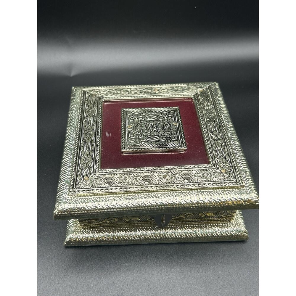 Handicraft Rajwadi Dry Fruit Box, Serving Box, Mukhwas Box Or Sweet Box